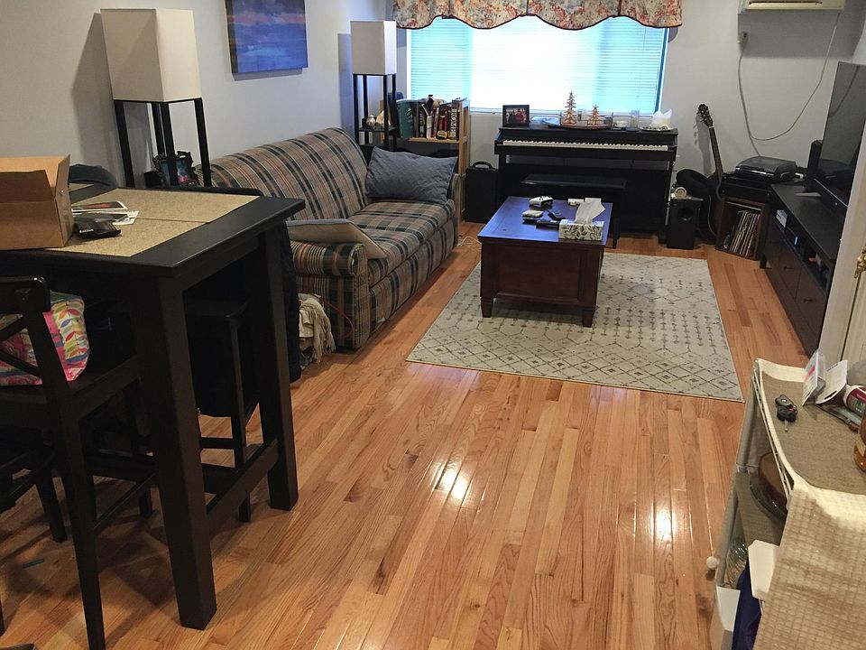 1st image of 517 Hancock St APT 24