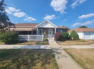 6801 Mulberry Ln #B, Lockport, NY 14094
