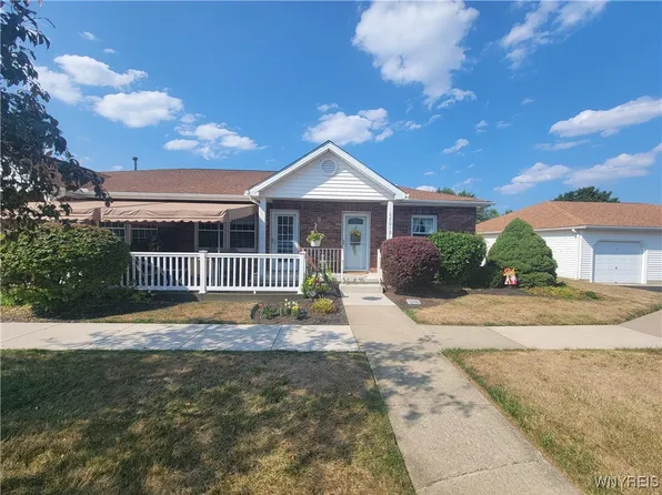 6801 Mulberry Ln #B, Lockport, NY 14094