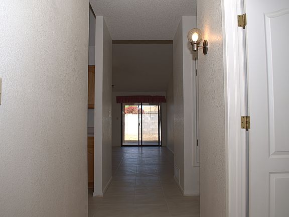 3rd image of 2719 Southridge St