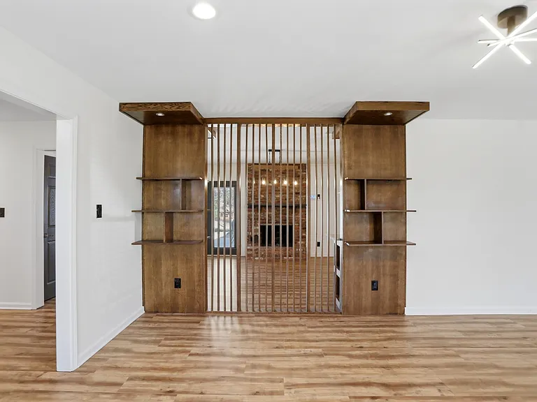 512 Lexington Blvd — Photo 8