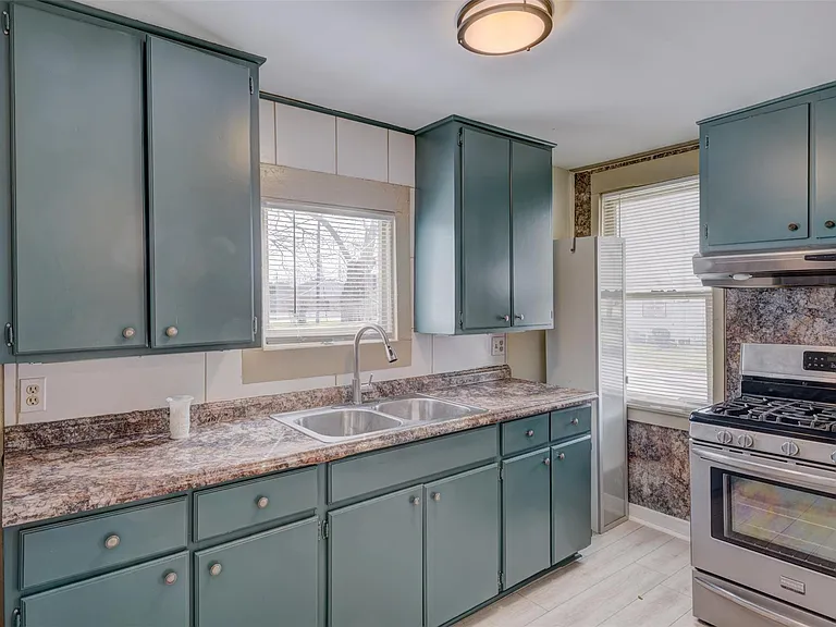 3104 Stonewall St — Photo 10