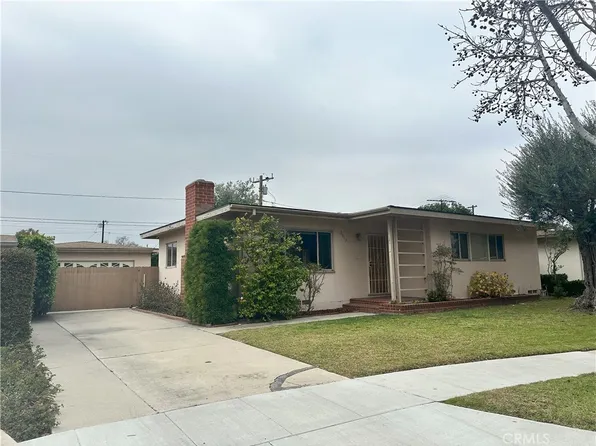 2913 Vuelta Grande Ave, Long Beach, CA 90815