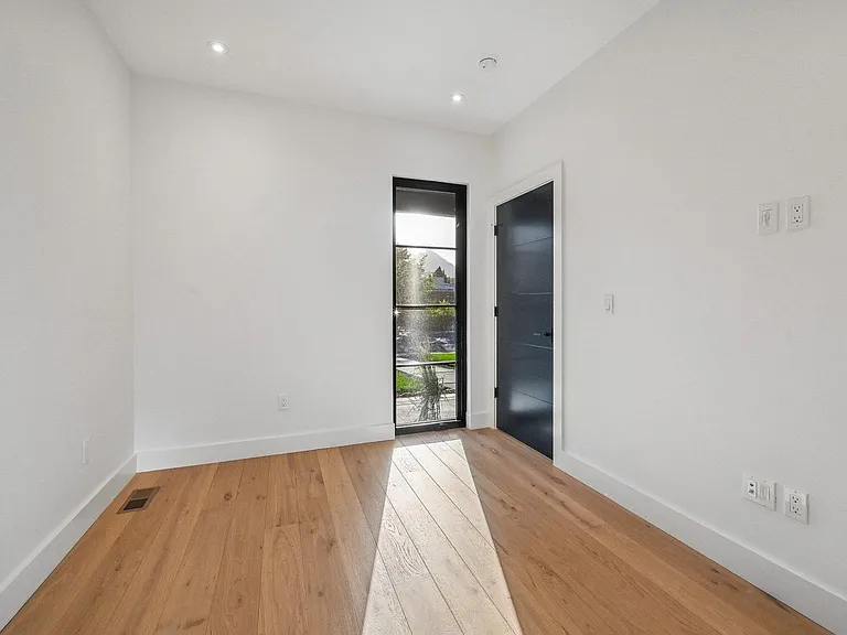 1168 Edinboro Dr — Photo 13