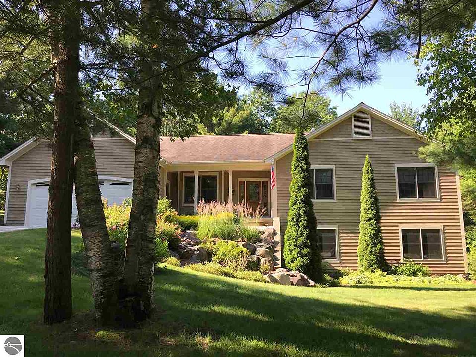 1st image of 9563 Echo Valley Dr