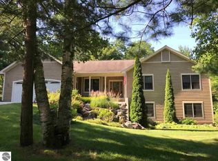 9563 Echo Valley Dr, Traverse City, MI 49685