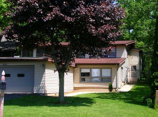 2908 E Lake Shore Dr, Wonder Lake, IL 60097