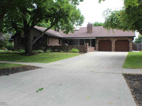 1413 4th St N, Fargo, ND 58102