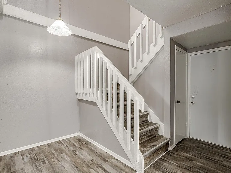 Vista Buena Apartments — Photo 18
