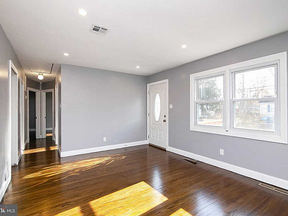 5th image of 606 Berkeley Dr
