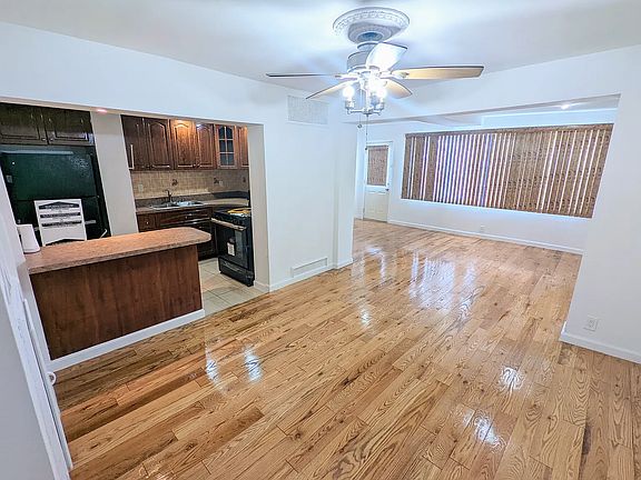 4th image of 10243 188th St