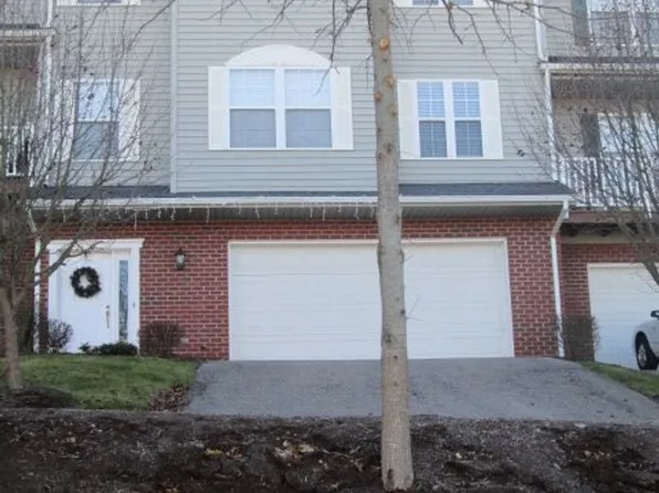 570 Oak Tree Blvd, Christiansburg, VA 24073
