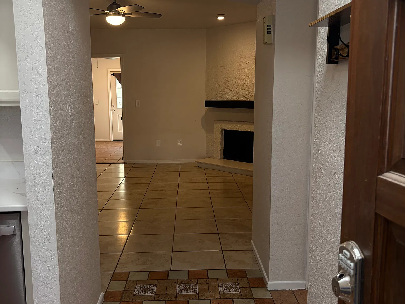 2 bed, 1079 sqft, $1,400 — Photo 4