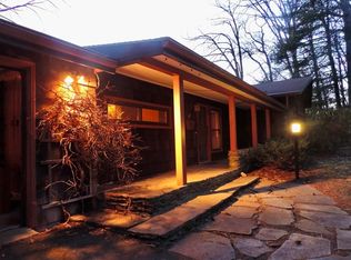 42 Hills Rd, Amherst, MA 01002