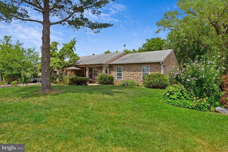 1st image of 147 Arbor Meadow Dr