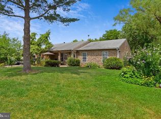 147 Arbor Meadow Dr, Sicklerville, NJ 08081