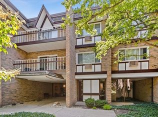 360 Claymoor Rd #3, Hinsdale, IL 60521
