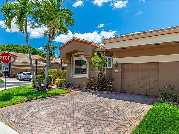 4th image of 10152 Lombardy Drive #10152