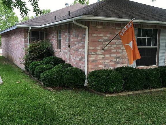 3rd image of 205 Oak Hill Dr