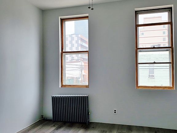 5th image of 2717 38th Ave APT 2R