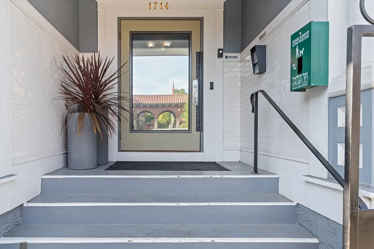 Studio, 460 sqft, $1,150 — Photo 1