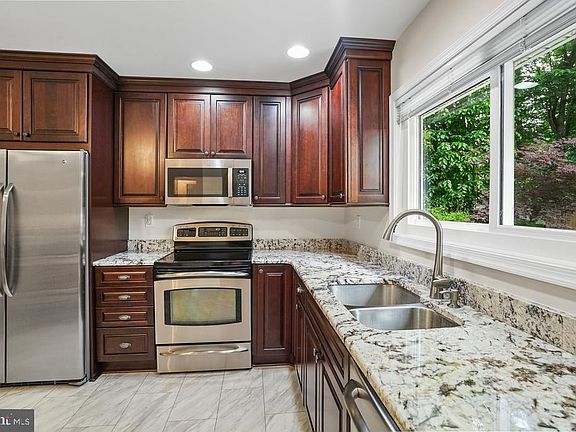 3rd image of 7726 Spring Oak Dr