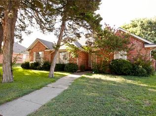 872 Meandering Dr, Cedar Hill, TX 75104
