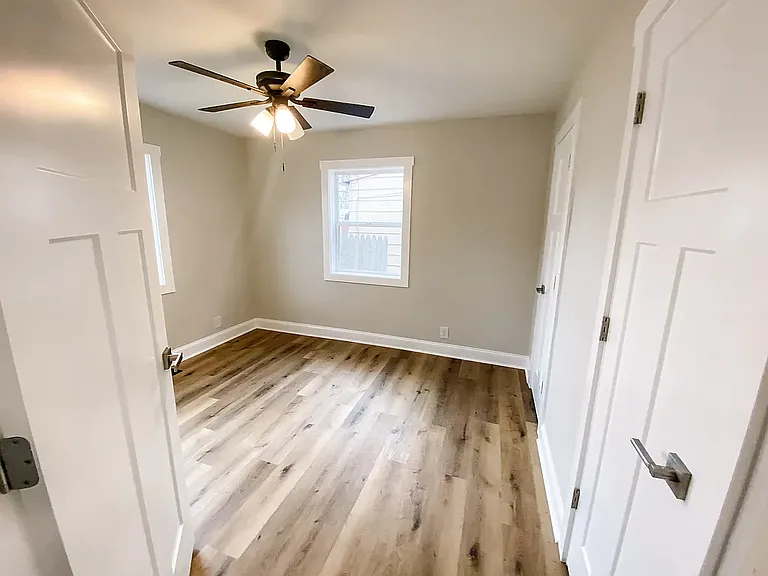 1142 S Keystone Ave — Photo 7