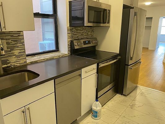 1st image of 395 Woodbine St APT 2R