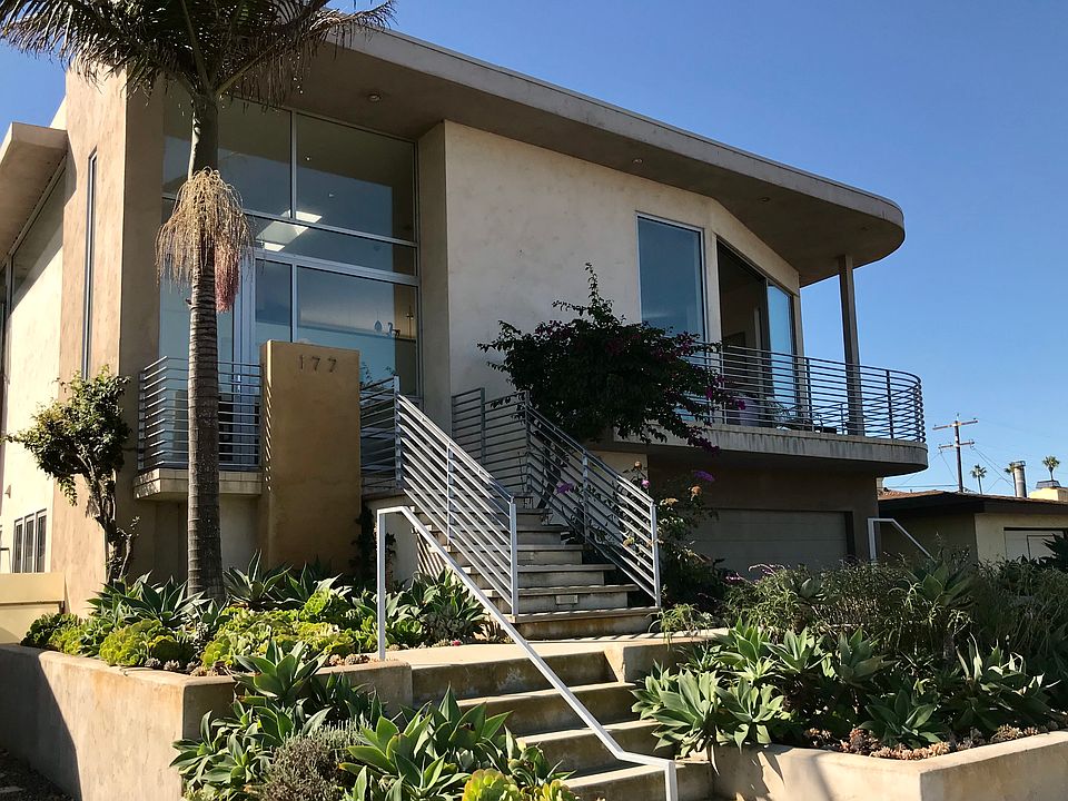 Another view of the house on a typically beautiful sunny day!