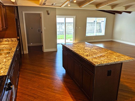 Kitchen & Dining Area