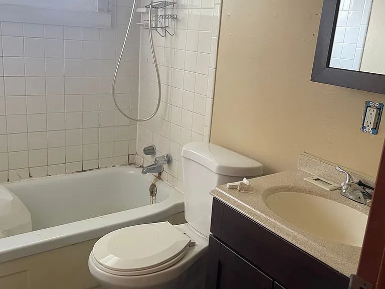 2416 Brookline Ave — Photo 5