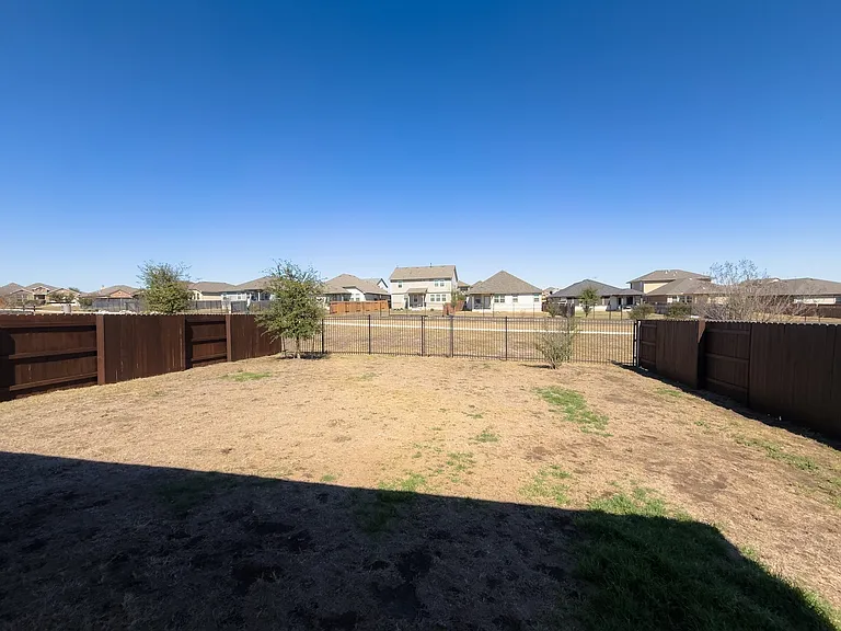 139 Lyndon Dr — Photo 25