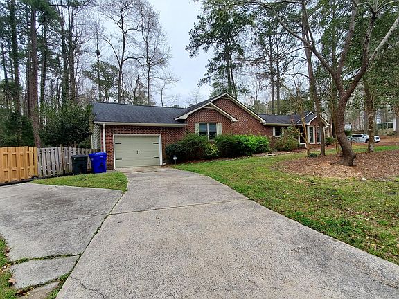 2nd image of 901 River Hill Dr