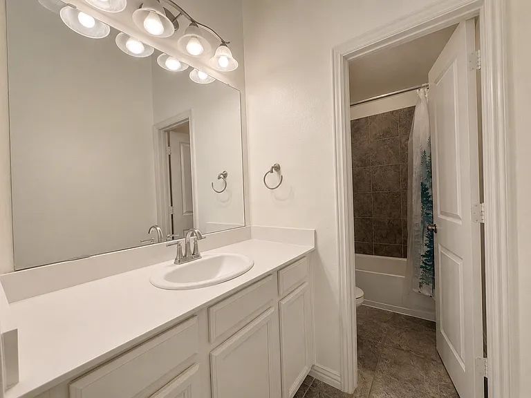 1901 Oakston Dr — Photo 30