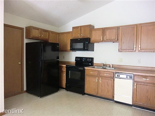 Kitchen, 3 PT