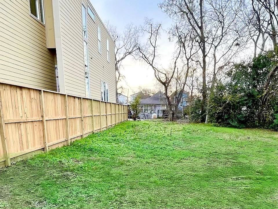 2nd image of 3509 Rogers St