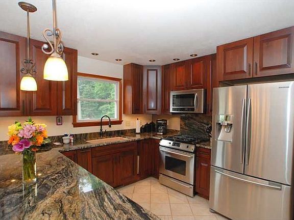 4th image of 5507 Lake Shore Dr