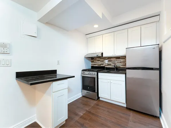 32 Cornelia Street image 2 of 13