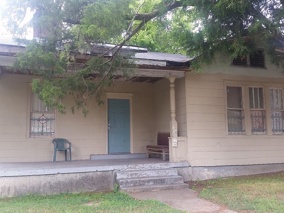 2nd image of 799 N Watkins St