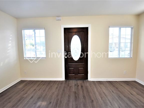 4th image of 1207 E Leigh Ct