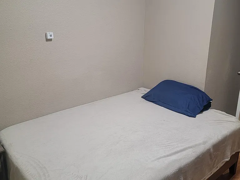 2604 Sierra Vista Ct #G — Photo 33