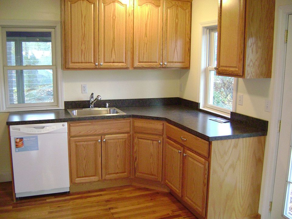 2nd image of 26 Boulder St