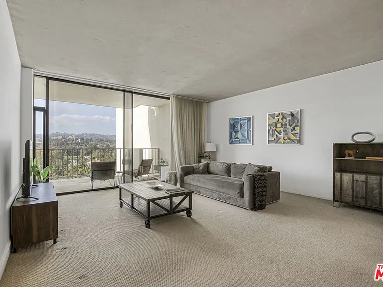 10433 Wilshire Blvd #808 — Photo 2