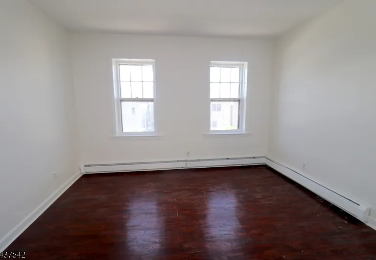 160-164 New York Ave #3 — Photo 6