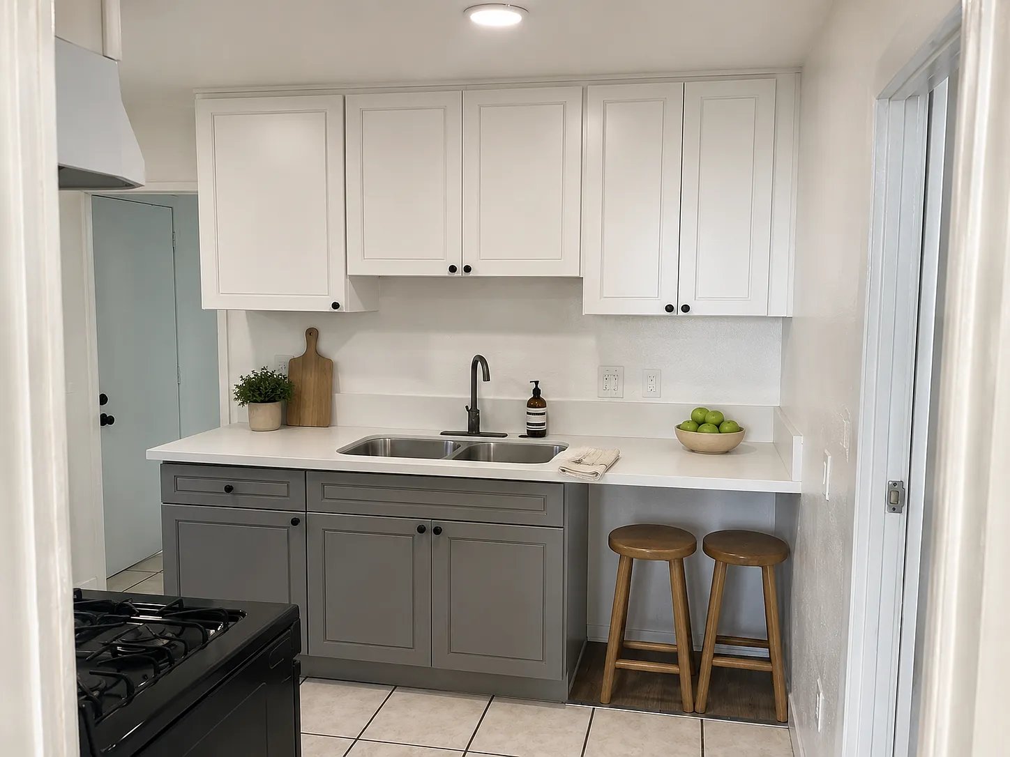 4072 1/2 W Century Blvd — Photo 2