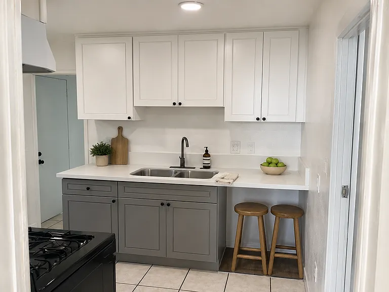 4072 1/2 W Century Blvd #1/2 — Photo 1