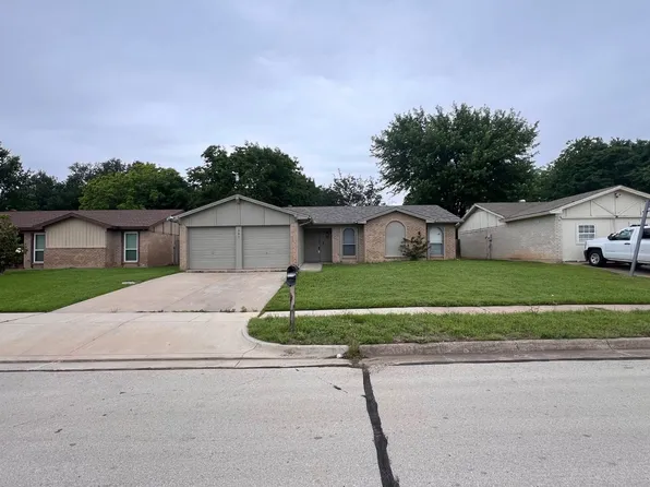 237 Volunteer Dr, Arlington, TX 76014