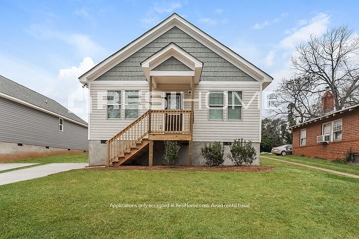 1st image of 144 Woodlawn Dr