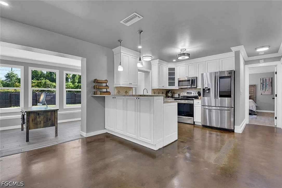 3 bed, 2.0 bath, 1535 sqft, $3,300 — Photo 4
